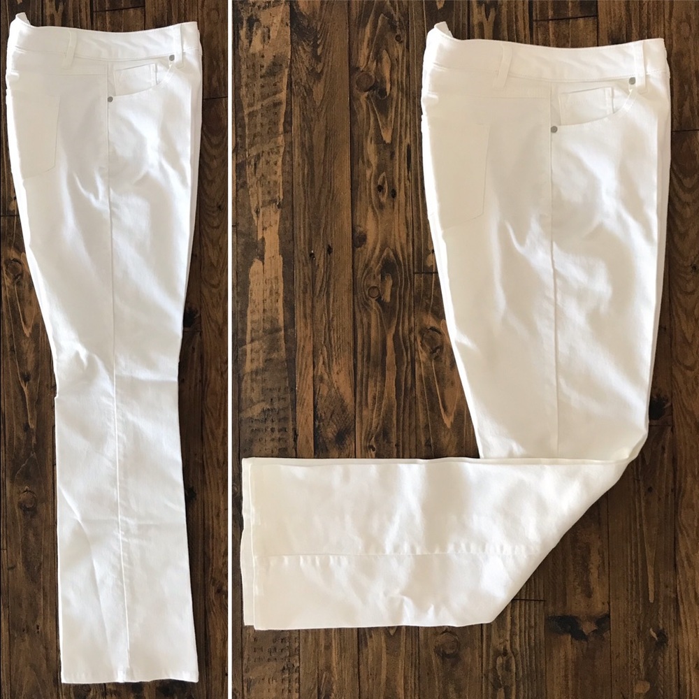 White high rise stretchy 5 pocket flared jeans 10